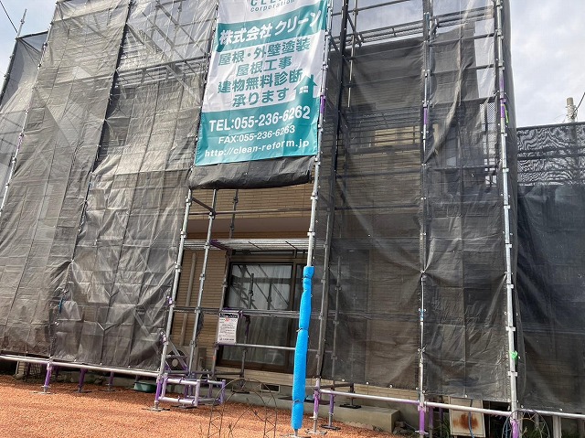 昭和町でALC外壁塗装工事における足場・飛散防止ネットの設置